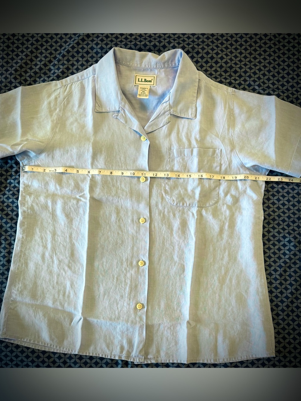 Women’s Vintage L.L. Bean 100% Linen Size Small Light Blue Camp Style Shirt.